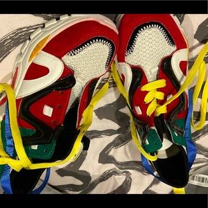 Worn once don’t really have anything to go with them they are in great condition